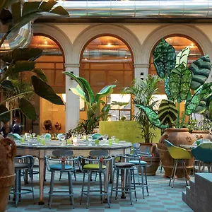 4* Hotell 25hours Piazza San Paolino