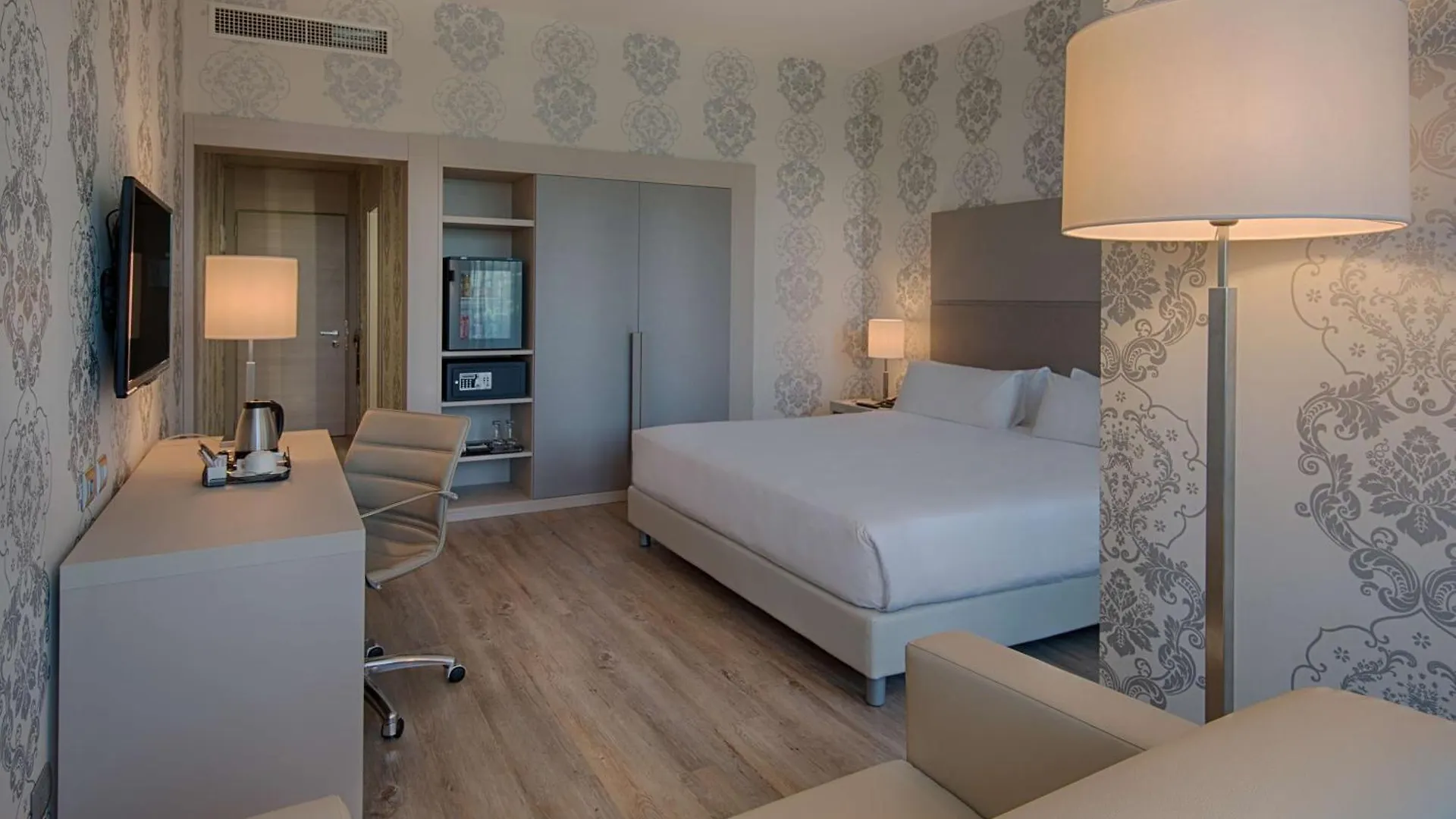 Nh Firenze Hotel